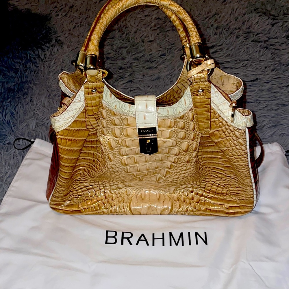 Stylish Brahmin handbag. Neutral colors with gold accents to complete any look.